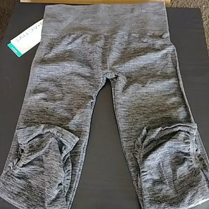 💚B + ACTIVE CAPRI LEGGINGS💚